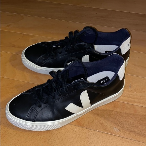 veja esplar leather black pierre